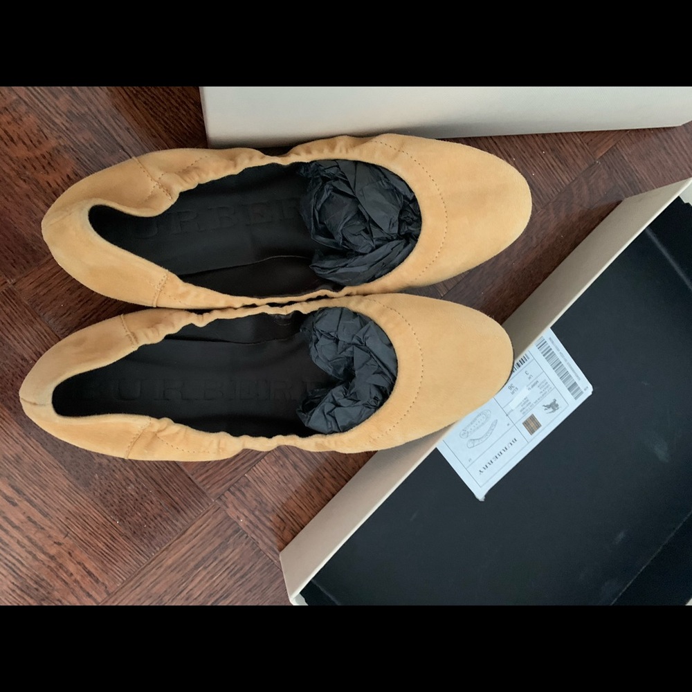 ❌SOLD❌Burberry suede flat